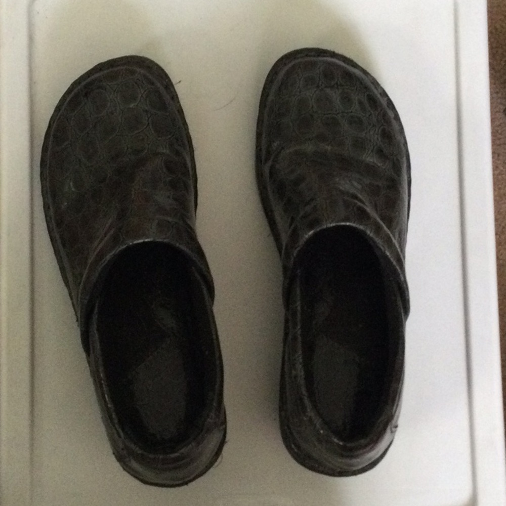 B.O.C clogs